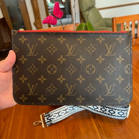 Louis Vuitton Neverfull MM My LV World Tour Pouch Bag - Picture 1 of 17